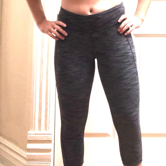 Lucy Capri yoga pants - Picture 6 of 6